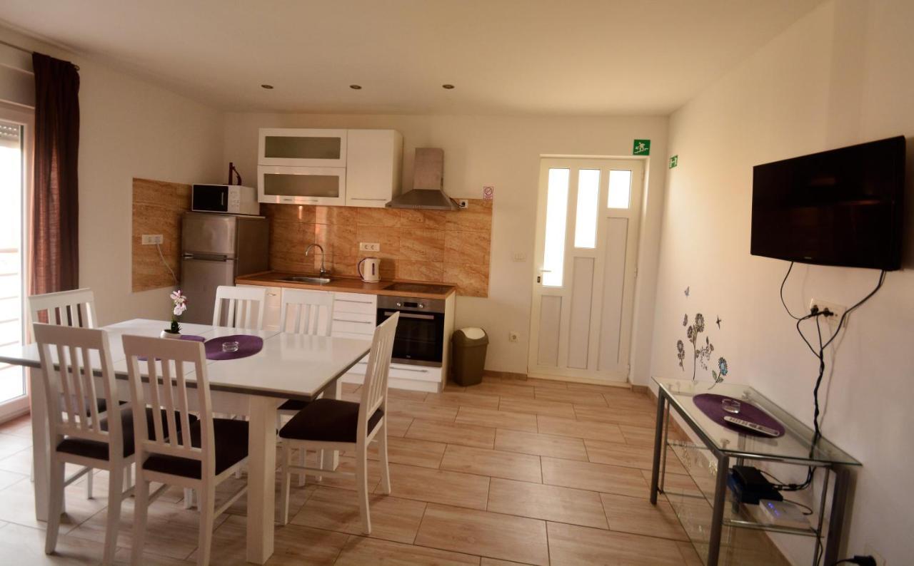 Kala And Tina Apartments Podstrana Kültér fotó